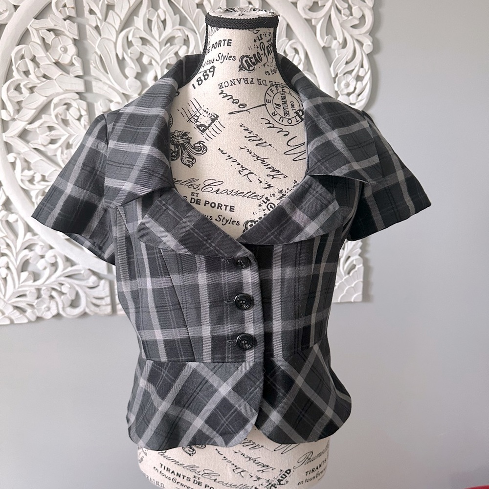 Women’s fashion crop blazer